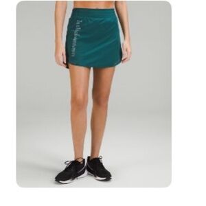 Blue Mini Pencil Skirt with Ruched Details for Athletic Occasions